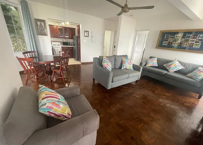 Oceanbreeze Jamaica Penthouse, 7-Minute Walk To Beach